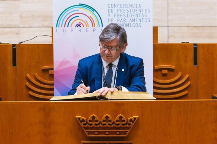 El presidente del Parlamento, Vicen Thomas, en Coprepa