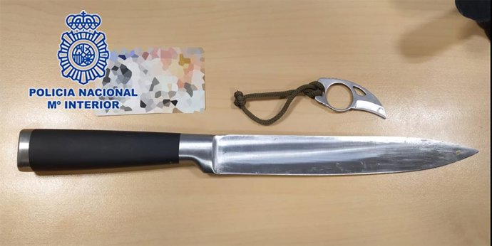 Np: "Pillado Infraganti Cuando Atracaba Un Establecimiento De Alimentación"