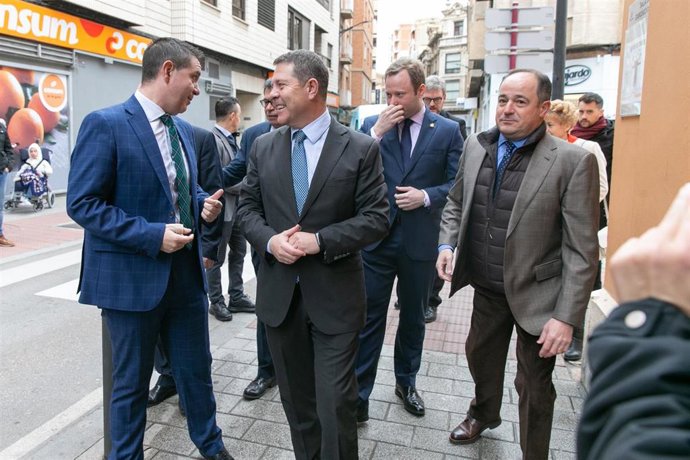 El presidente de Castilla-La Mancha, Emiliano García-Page, se reúne en Albacete con los responsables de la empresa 'Repetco'.