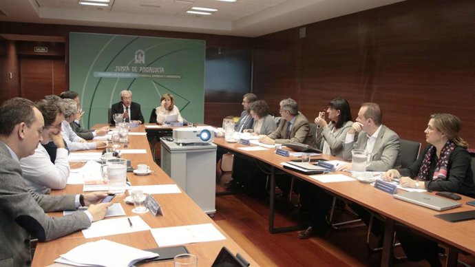 Reunión del consejero de Economía, Conocimiento, Empresas y Universidad, Rogelio Velasco, con los rectores de universidades públicas andaluzas para presentarles su propuesta de modelo de financiación.
