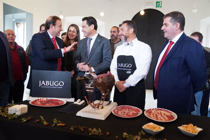 Moreno apuesta por abrir el jamón ibérico a nuevos mercados y destaca el procede