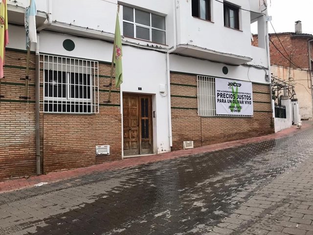 Edificio que alberga el Ayuntamiento de Benatae y que mejorará sus cibiertas con una ayuda de la Junta de casi 20.000 euros