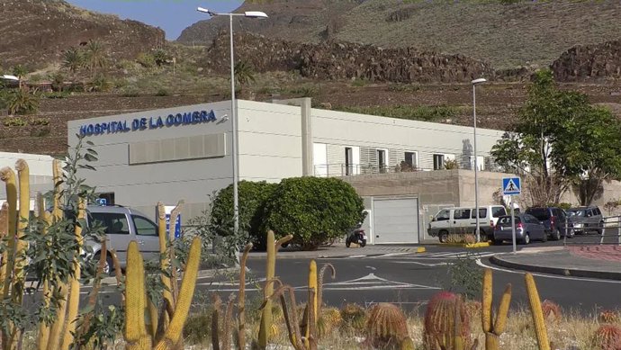 Exterior del Hospital de La Gomera en el que sanidad ha aislado a cinco personas para estudiar un posible contagio de coronavirus, en La Gomera /Islas Canarias (España), a 31 de enero de 2020.