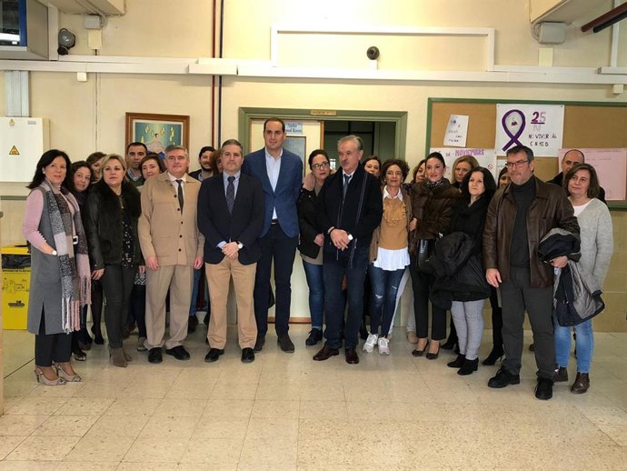 Antonio Sutil, delegado de Educación, en su visita a Arjona