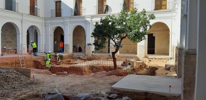 Imagen de las excavaciones de investigación que se realizan en el Monasterio de San Vicent de la Roqueta de Valncia.