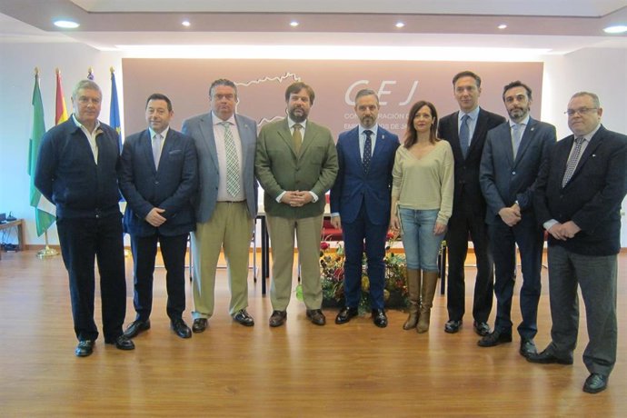 Reunión del consejero de Hacienda, Juan Bravo, con miembros de CEJ