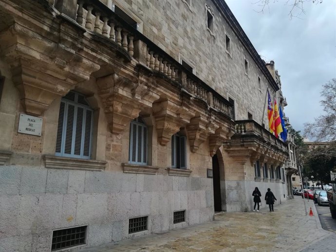 Fachada de la Audiencia y el TSJIB.