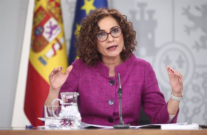 La ministra de Hacienda y Portavoz del Gobierno, María Jesús Montero comparece en rueda de prensa tras el Consejo de Ministros, en el Complejo de la Moncloa, en Madrid (España), a 28 de enero de 2020.
