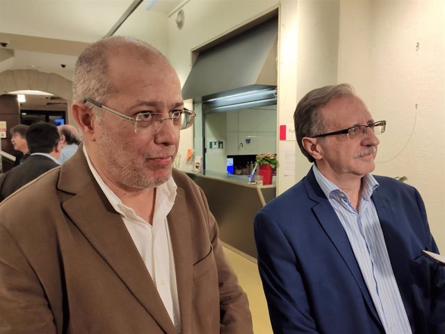 El vicepresidente de la Junta de Castilla y León, Francisco Igea, y el diputado del Parlament Antonio Espinosa en un acto de críticos de Cs en Barcelona el 31 de enero de 2020