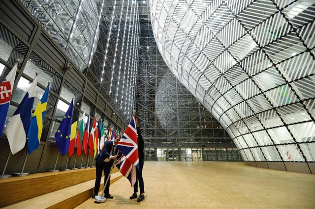 The EU and the United Kingdom start a new countdown to agree on the future before the end of the year Eliminación de la bandera británica en la sede de la Unión Europea