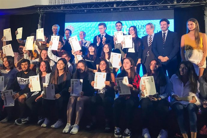 O Presidente Da Xunta, Alberto Núñez Feijóo, Acompañado Polo Secretario Xeral Da Emigración, Antonio Rodríguez Miranda, Participa Nun Acto Coa Colectividade No Centro Gallego De Montevideo (Uruguai).