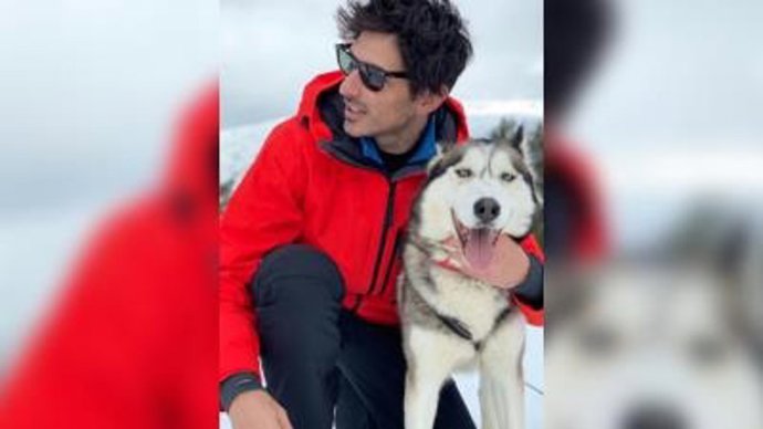Andrés Velencoso disfruta de unos días de vacaciones en la nieve