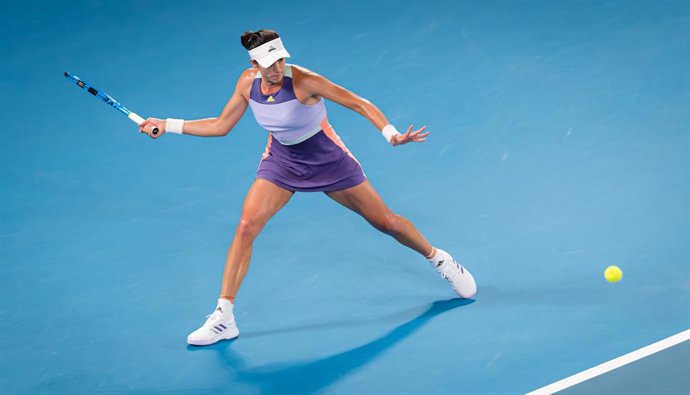 Garbine Muguruza en acció en la final del grand slam de l'Open d'Austrlia 2020 contra Sofia Kenin, dels Estats Units.