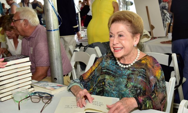 Mary Higgins Clark durante una firma de libros en 2016