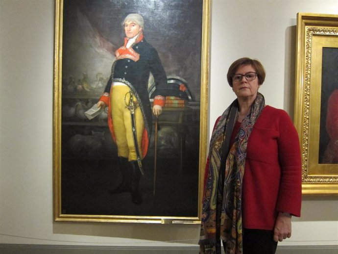 La directora del 'Museo Goya. Colección Ibercaja-Museo Camón Aznar', Rosario Añaños, junto a una de las obras que exhibe este espacio.