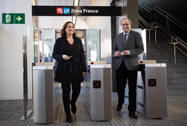 La alcaldesa de Barcelona Ada Colau y el presidente de la Generalitat Quim Torra en la inauguración de la estación de metro de Zona Franca