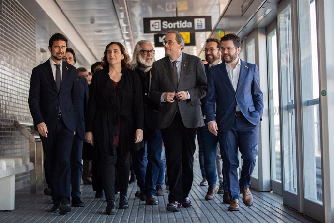 El conseller de Territori i Sostenibilitat Dami Calvet, l'alcaldessa de Barcelona Ada Colau, el president de la Generalitat Quim Torra i el vicepresident Pere Aragons en la inauguració de l'estació de metro de Zona Franca.