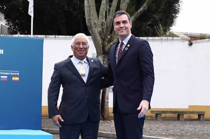 (E-D) El primer ministre de Portugal, António Costa, i el president del Govern central, Pedro Sánchez, a Lisboa (Portugal), 1 de febrer del 2020.