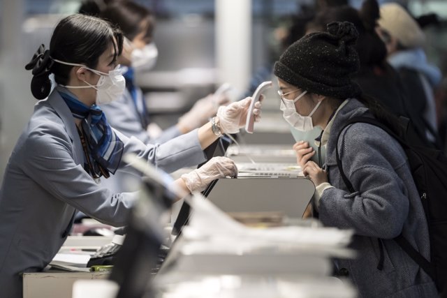 Protección contra el coronavirus en un aeropuerto