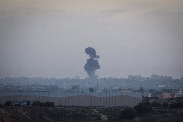 Imagen de una explosión en la Franja de Gaza durante el bombardeo israelí.