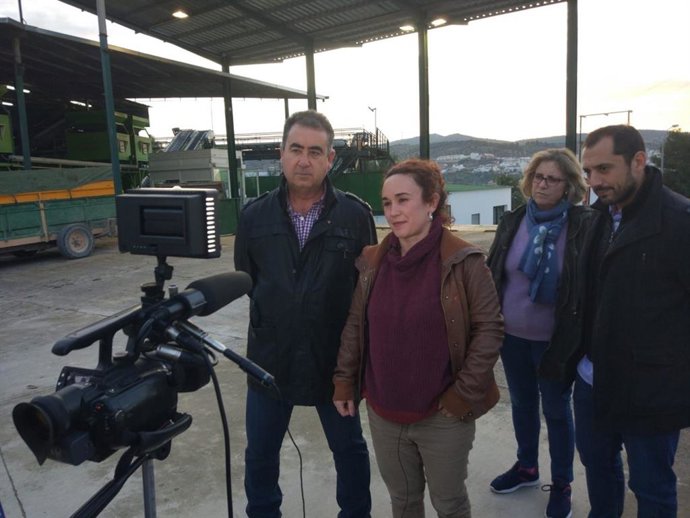 Ana Naranja visita una cooperativa en Albendín