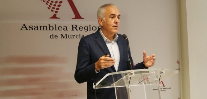 Alfonso Martínez Baños en la Asamblea Regional