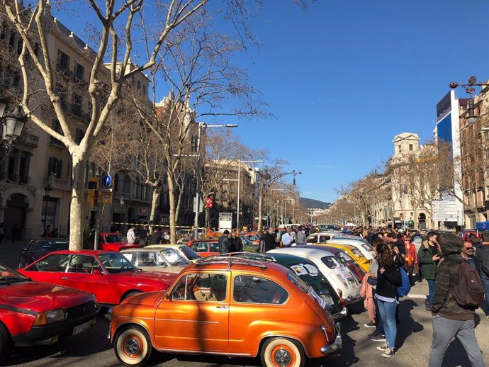 Concentració de vehicles a Barcelona contra la Zona de Baixes Emissions