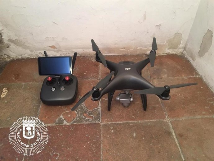 Imagen del dron intervenido por la Policía Municipal de Madrid propiedad de un ciudadano estadounidense que sobrevolaba la Plaza Mayor sin autorización.