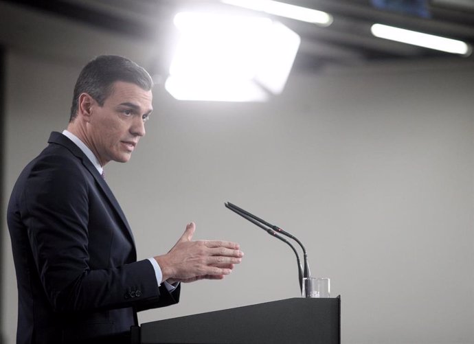 El presidente del Gobierno, Pedro Sánchez, en rueda de prensa tras la primera reunión del consejo de ministros del Gobierno de coalición de PSOE y Unidas Podemos en la XIV Legislatura, en Madrid (España), a 14 de enero de 2020.