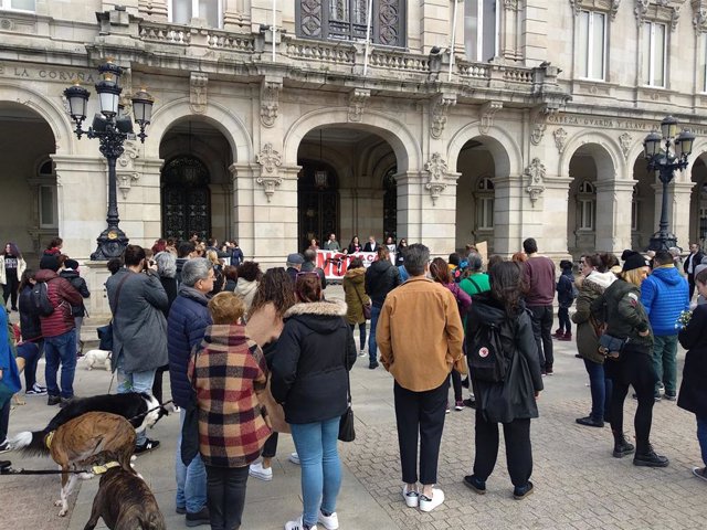 Manifestación en A Coruña convocada por 'No a la Caza' en contra del uso de perros en actividades cinegéticas.