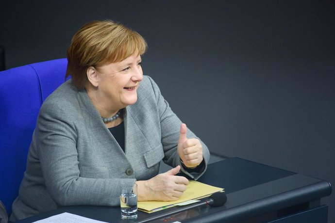 Alemania.- La coalición de Gobierno en Alemania de Merkel crece un punto en inte