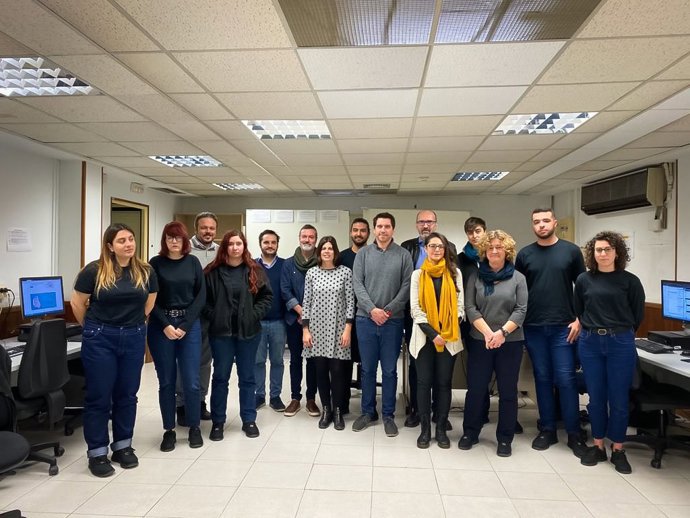 El regidor de Promoción Económica y Ocupación del Ayuntamiento de Palma, Rodrigo Romero, visita a los alumnos del programa 'Palma Web III'