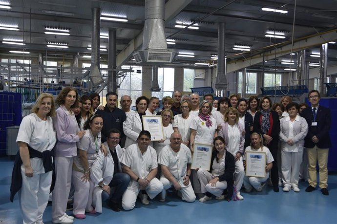 El equipo de Lavandería del Hospital Reina Sofía