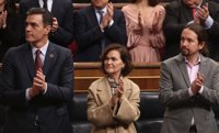 Los ministros de Unidas Podemos aplauden al Rey en el Hemiciclo del Congreso, pero no sus diputados