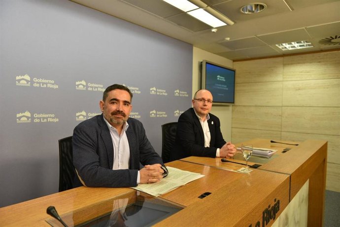 El director gerente de la Fundación Rioja Salud, Ricardo Velasco, y el director del Área de Salud de La Rioja, Alberto Lafuente,