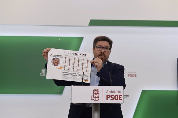 El portavoz parlamentario adjunto del PSOE-A Rodrigo Sánchez Haro, en rueda de prensa.