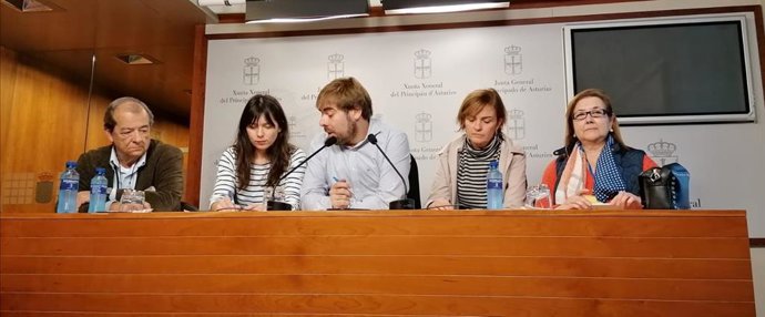 Javier Civieta; Laura Tuero, Daniel Ripa, Covadonga Tome y María José Fanjul en rueda de prensa sobre la sanidad asturiana.