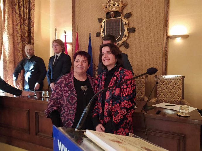 La Alcaldesa, Clara Luquero, Junto A La Nueva Defensora Del Ciudadano, Paloma Serrano.