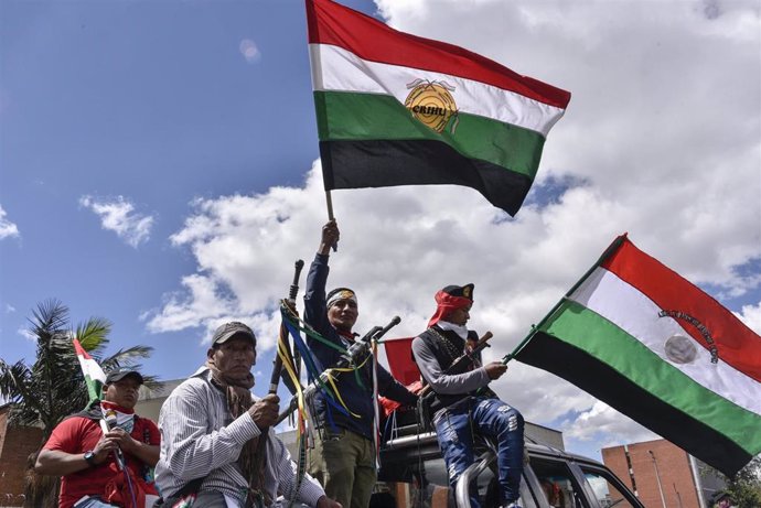 Indígenas participan en una manifestación em Bogotá contra el Gobierno de Iván Duque