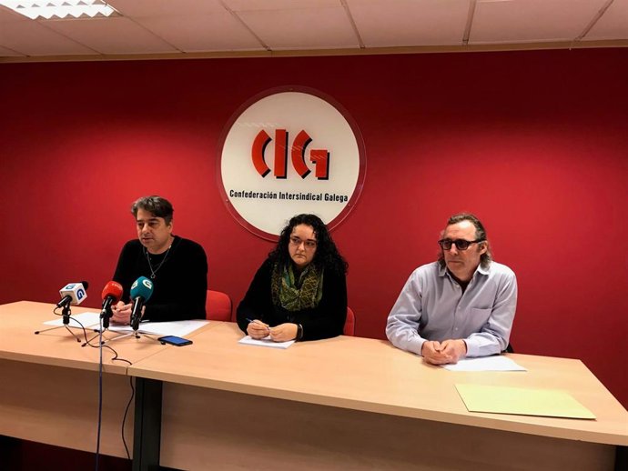 De esquerda a dereita: o secretario de Políticas Sociais da CIG, Antonio Mera; a secretaria de Organización, Susana Méndez; e o secretario de Política Institucional, Miguel Malvido.