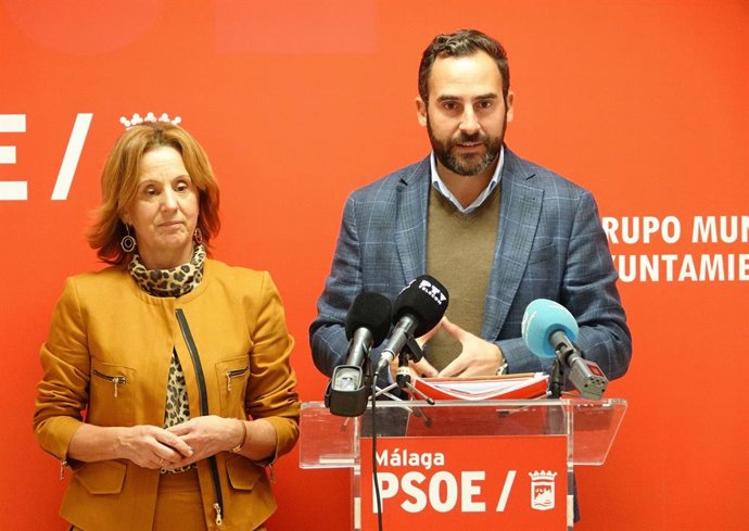 Begoña Medina, concejala del PSOE y Daniel Pérez, portavoz del grupo socialista en el Consistorio de Málaga