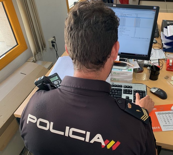 Nota De Prensa (Toledo) "La Policía Nacional Detiene A Un Hombre Por Estafar Más De 6.300 Euros Mediante El Uso Fraudulento De Tarjetas Débito/Crédito A Través De Phising"
