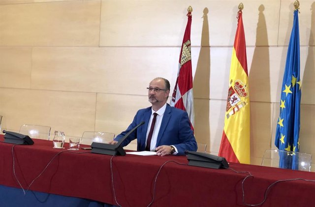El presidente de la Fundación Villalar-Castilla y León, Luis Fuentes, comparece para explicar la propuesta de modificación tras la reunión del Patronato.