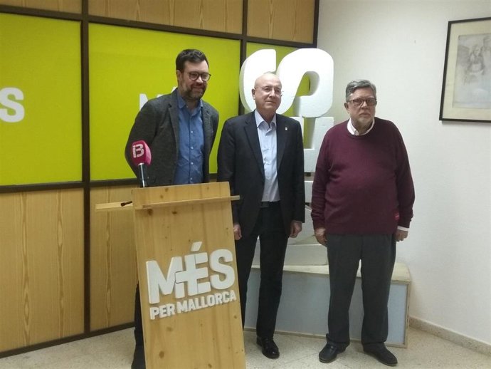 El coordinador de MÉS per Mallorca, Antoni Noguera, junto con el ex conseller de la Generalitat, Joan Manuel Tresserras.