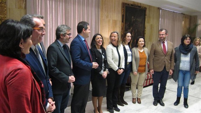 Marta Bosquet y José María Bellido con concejales del Ayuntamiento de Córdoba.