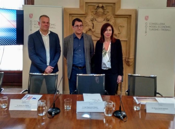 (I-D) Lloren Pou, Iago Negueruela Y Rosana Morillo.