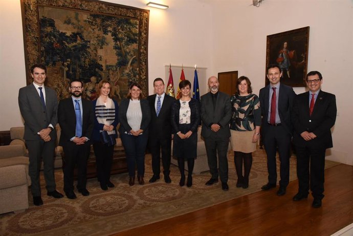 Firma de los convenios para el desarrollo de Lanzaderas de Empleo en Puertollano y Talavera de la Reina.