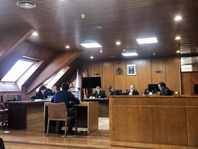 Uno de los acusados de agresión sexual presta declaración en el juicio celebrado en la Audiencia Provincial