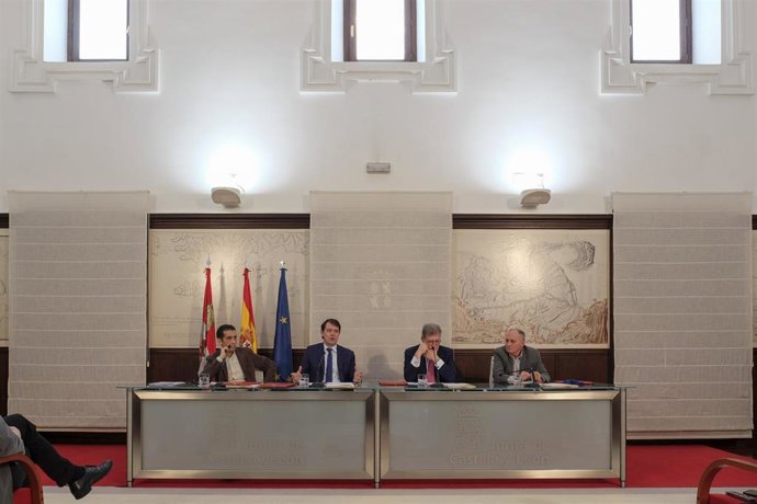 El presidente de la Junta y los agentes económicos y sociales presentan el primer acuerdo del Diálogo Social