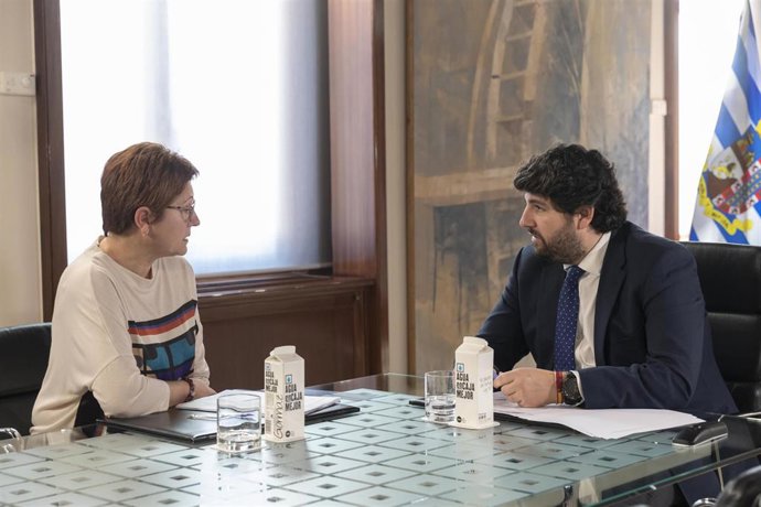 El presidente de la Comunidad, Fernando López Miras, se reúne con la alcaldesa de Jumilla, Juana Guardiola